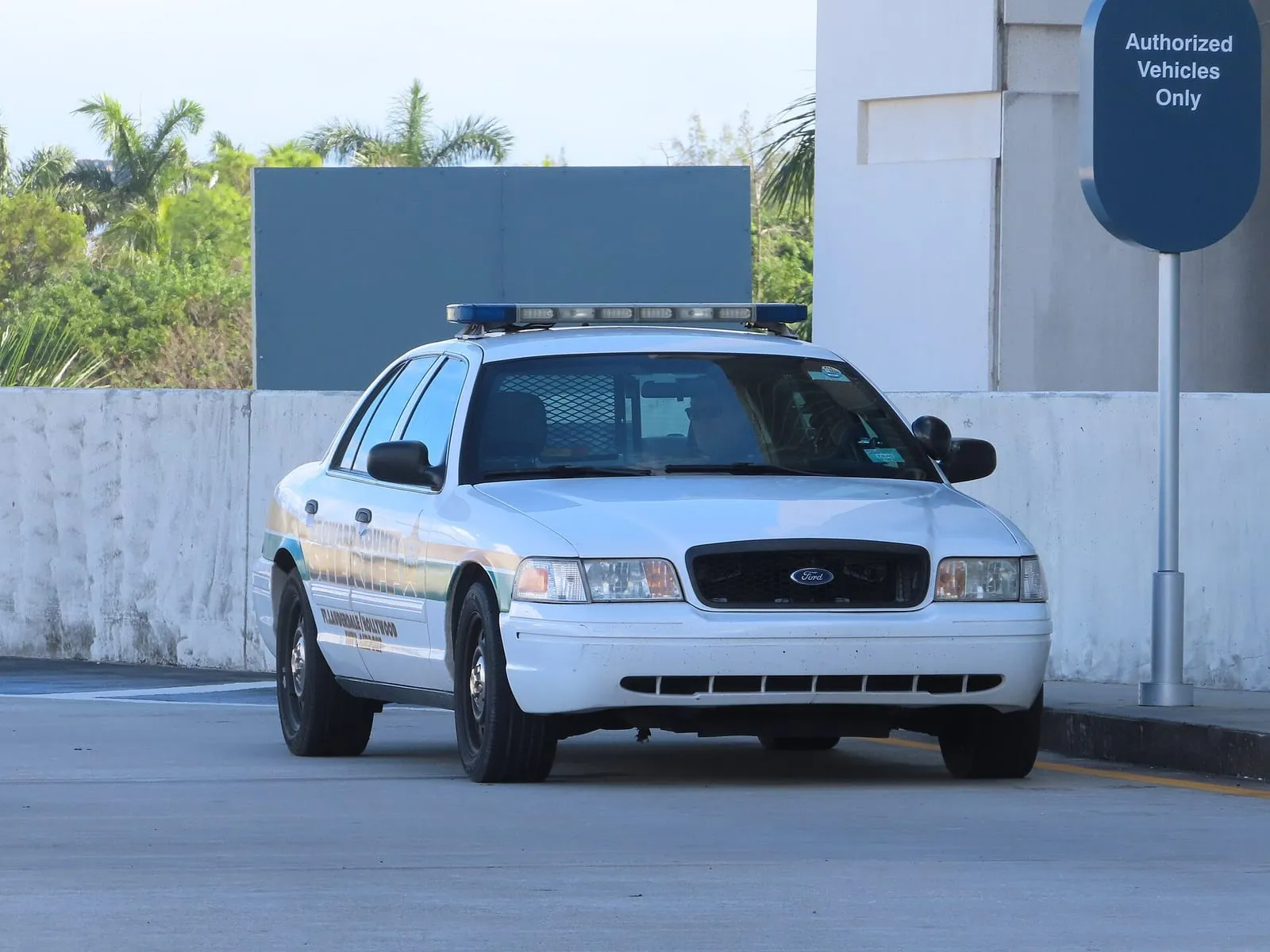 Real world photo for comparison: Broward County Sheriff Ford CVPI.