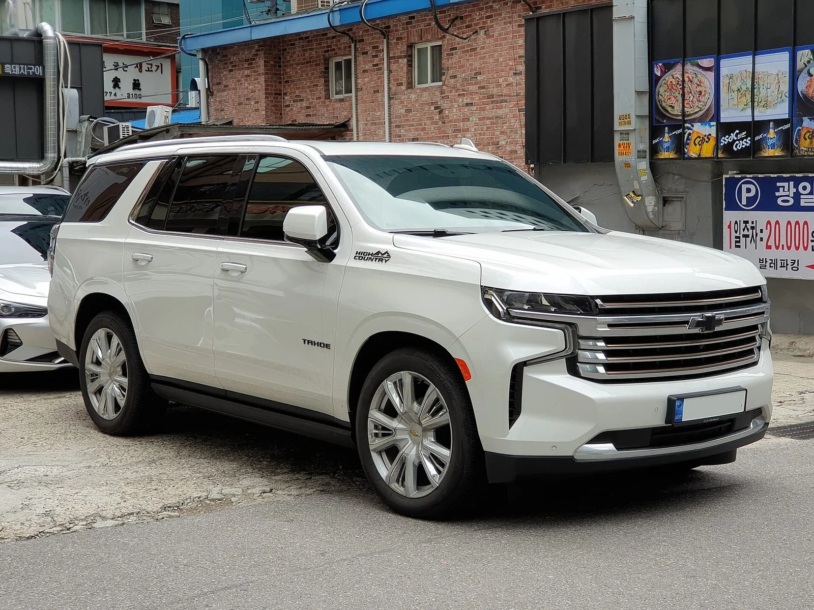 Real world photo for comparison: Chevrolet Tahoe High Country GMTT1XX Avalon White.