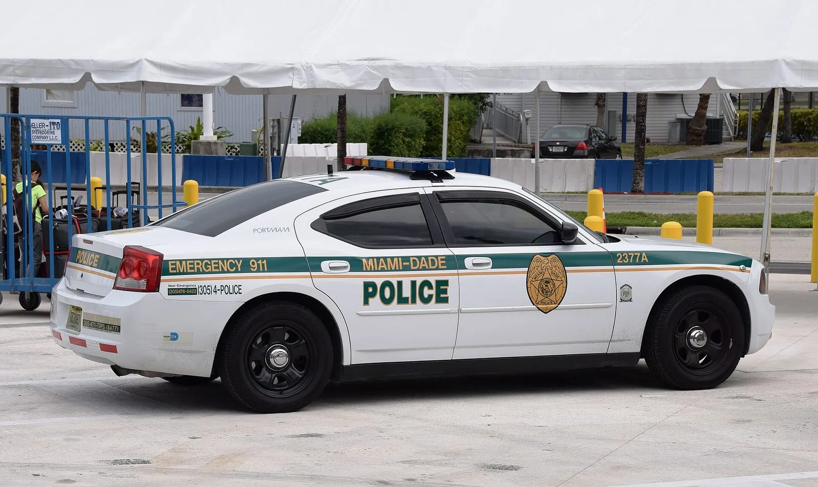 Real world photo for comparison: Miami - Dade police car 02.