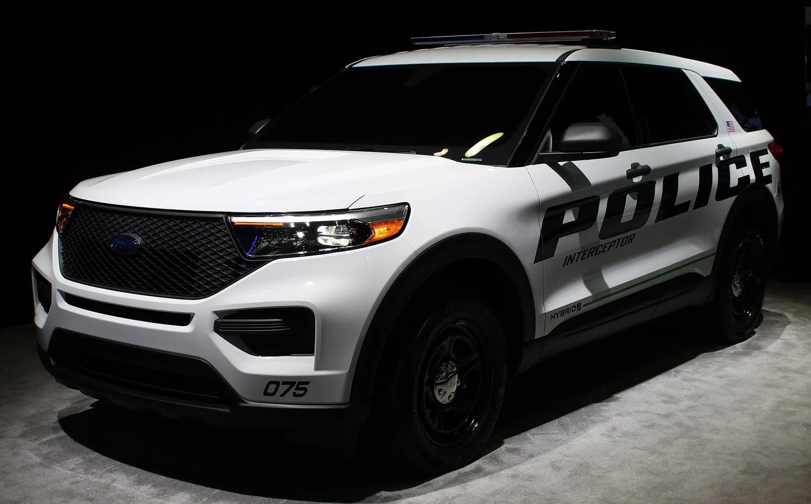 Real world photo for comparison: 2020 Ford Explorer Hybrid Interceptor spec front NYIAS 2019.