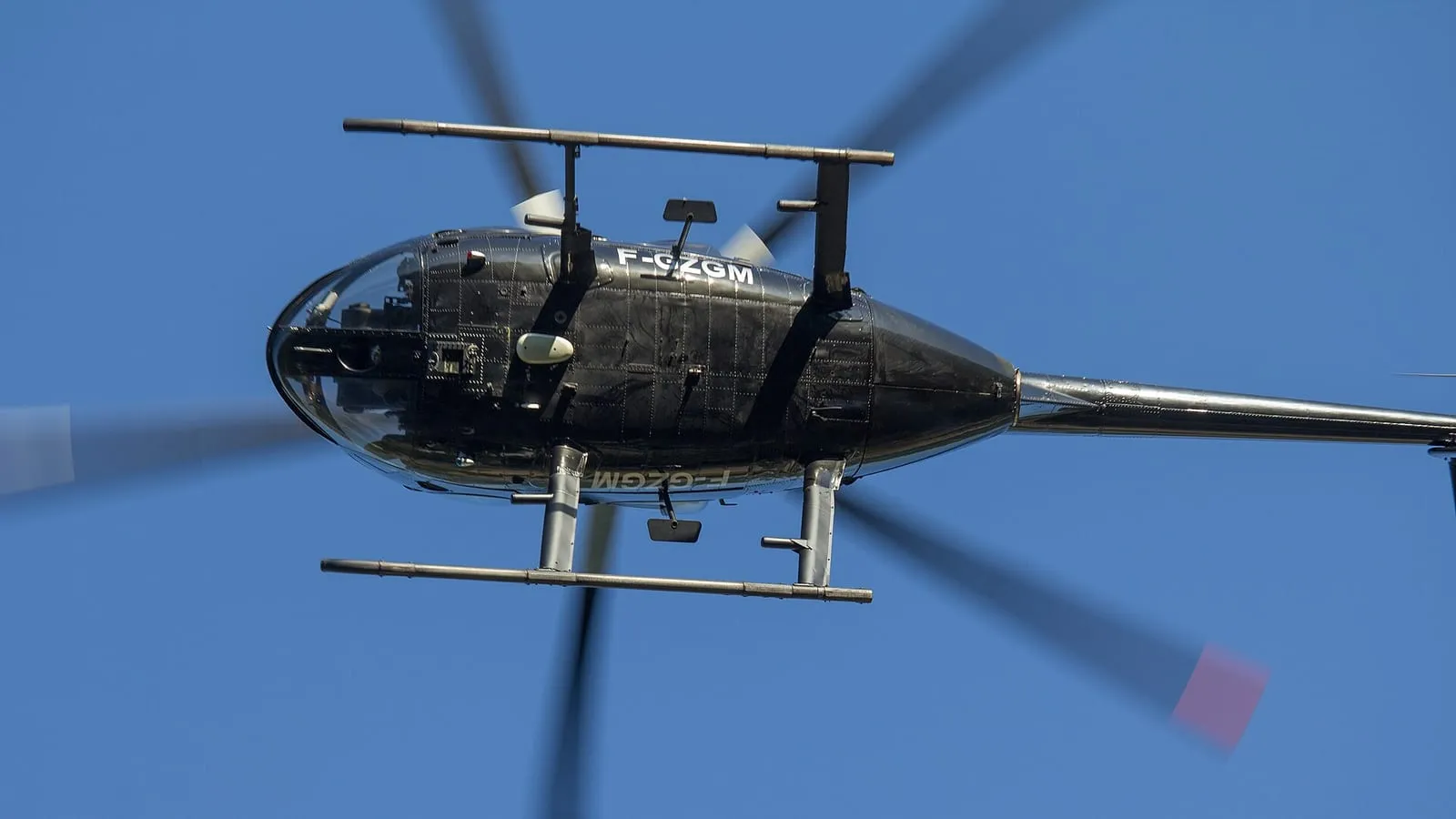 Real world photo for comparison: Helicopter McDonnell Douglas MD500E - F-GZGM - over Lac de Sainte-Croix, France-8358.